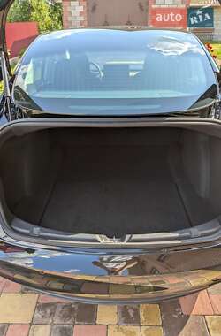 Седан Tesla Model 3 2020 в 