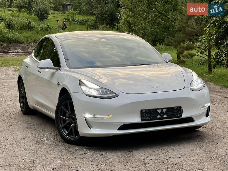 Tesla Model 3 2021