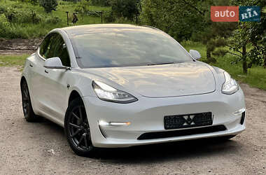 Седан Tesla Model 3 2021 в 
