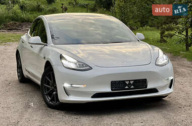 Седан Tesla Model 3 2021 в 