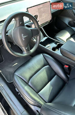 Седан Tesla Model 3 2019 в 