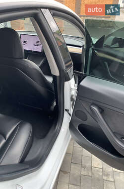 Седан Tesla Model 3 2021 в 