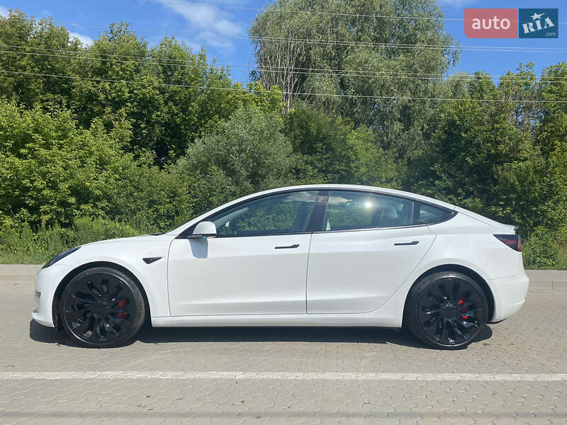 Седан Tesla Model 3 2021 в Киеве