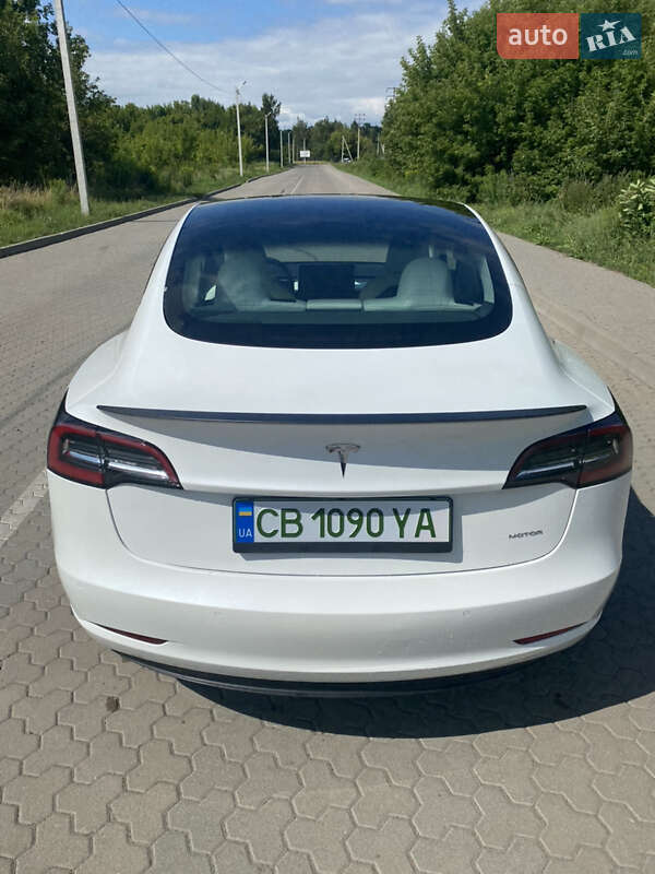 Седан Tesla Model 3 2021 в Киеве