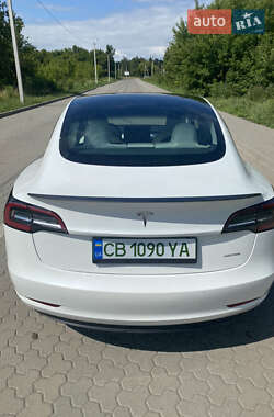 Седан Tesla Model 3 2021 в 
