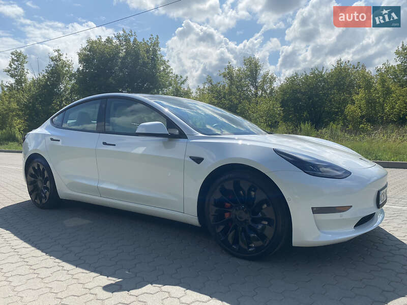 Седан Tesla Model 3 2021 в Киеве