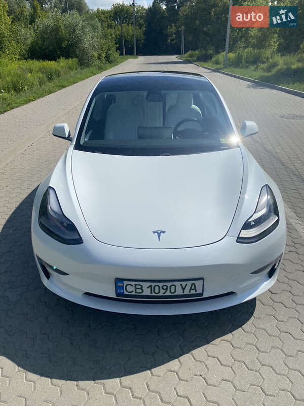 Седан Tesla Model 3 2021 в Киеве