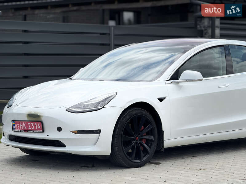 Седан Tesla Model 3 2018 в Луцке