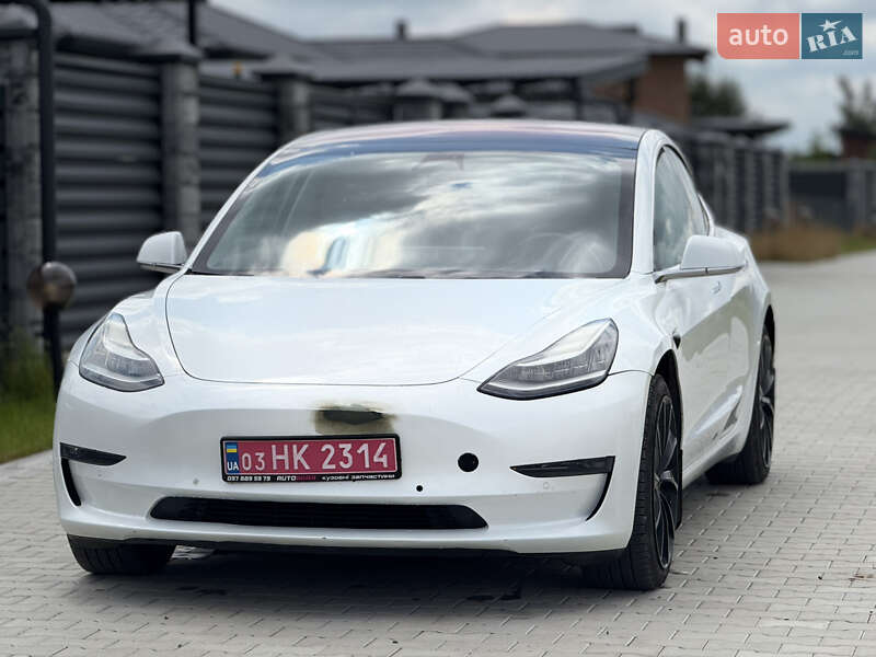 Седан Tesla Model 3 2018 в Луцке