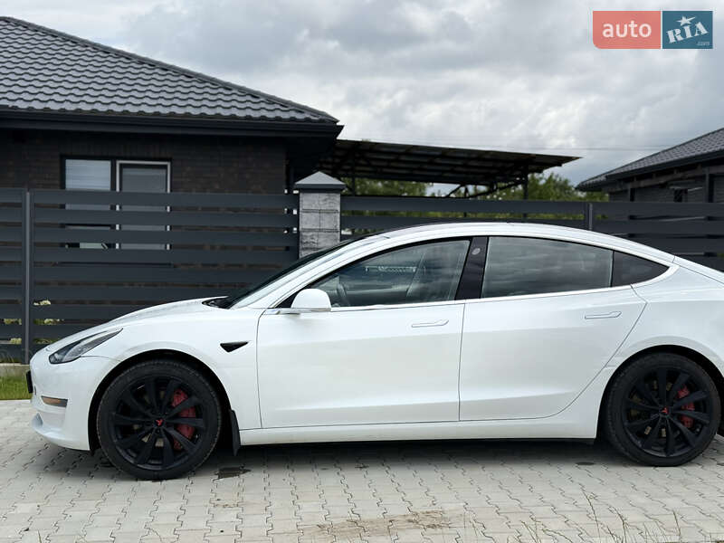 Седан Tesla Model 3 2018 в Луцке