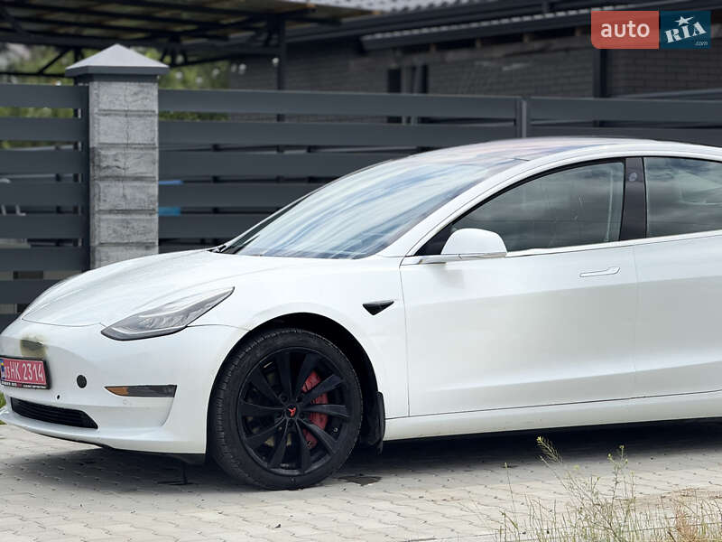 Седан Tesla Model 3 2018 в Луцке