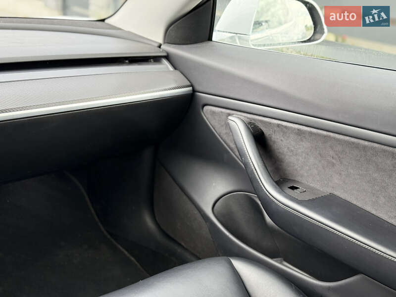 Седан Tesla Model 3 2018 в Луцке