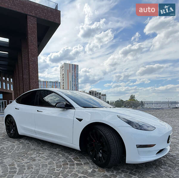 Седан Tesla Model 3 2021 в Дніпрі