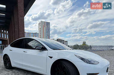 Седан Tesla Model 3 2021 в 