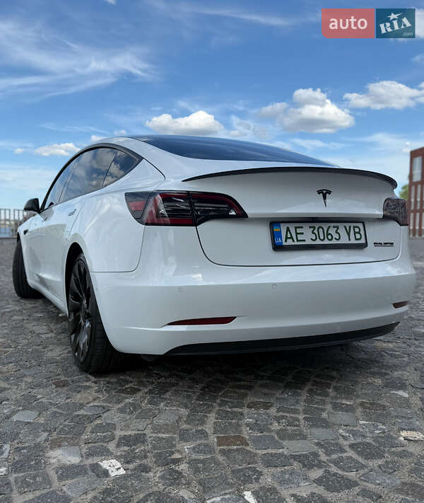 Седан Tesla Model 3 2021 в Дніпрі