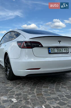 Седан Tesla Model 3 2021 в 