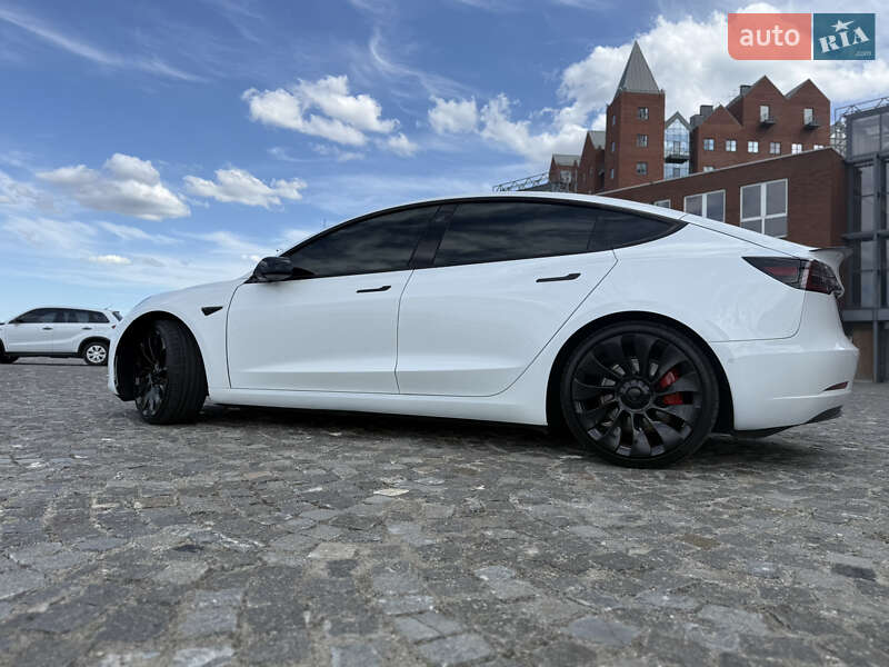 Седан Tesla Model 3 2021 в Дніпрі