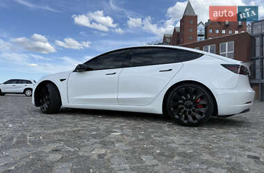 Седан Tesla Model 3 2021 в 