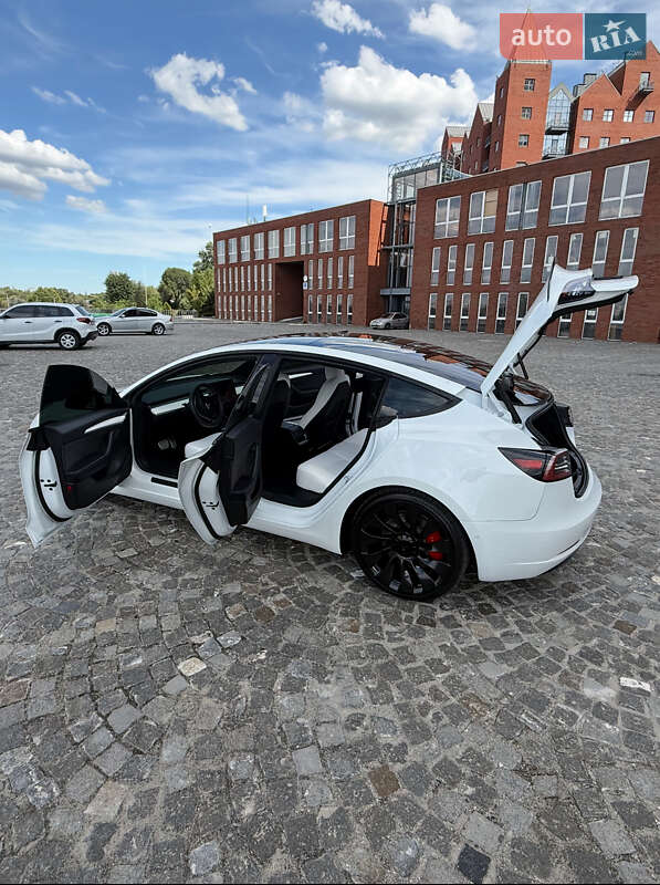 Седан Tesla Model 3 2021 в Дніпрі