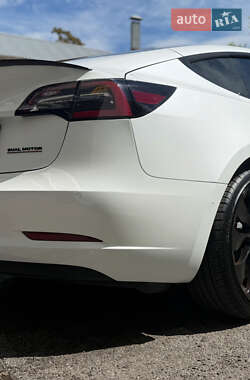 Седан Tesla Model 3 2021 в 