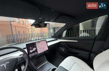 Седан Tesla Model 3 2021 в 
