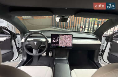 Седан Tesla Model 3 2021 в 