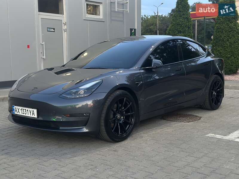 Седан Tesla Model 3 2023 в Харькове