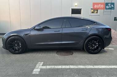 Седан Tesla Model 3 2023 в 