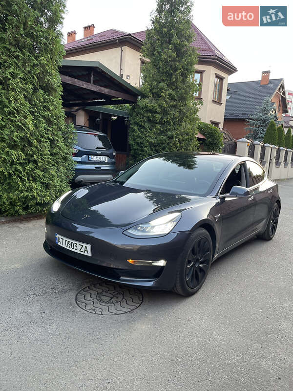Седан Tesla Model 3 2018 в Ивано-Франковске