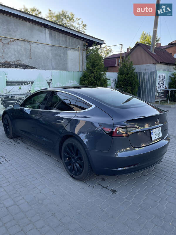 Седан Tesla Model 3 2018 в Ивано-Франковске