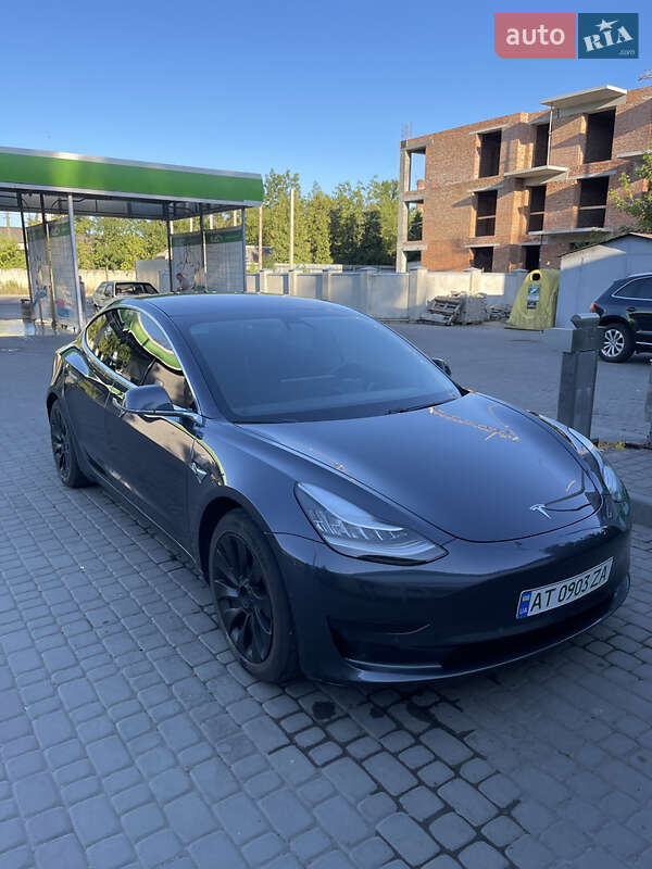 Седан Tesla Model 3 2018 в Ивано-Франковске