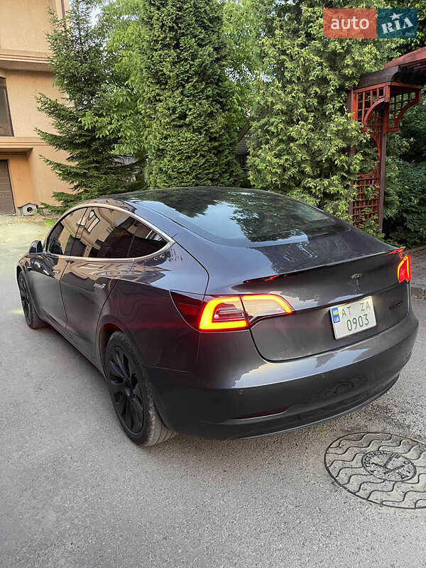 Седан Tesla Model 3 2018 в Ивано-Франковске