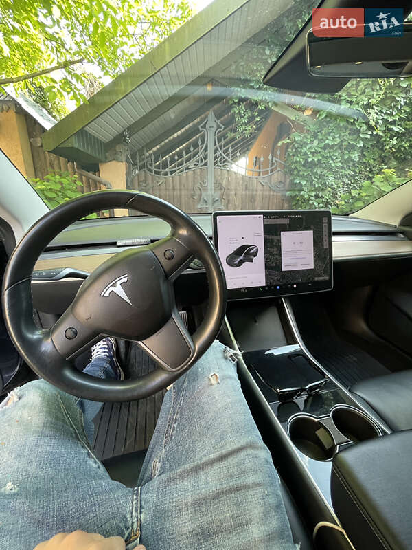 Седан Tesla Model 3 2018 в Ивано-Франковске