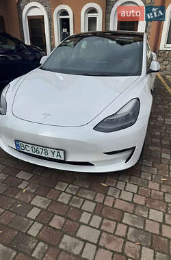 Седан Tesla Model 3 2022 в 