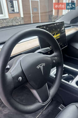 Седан Tesla Model 3 2022 в 