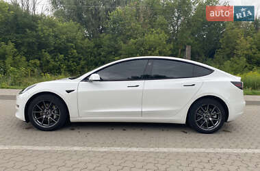 Седан Tesla Model 3 2021 в 
