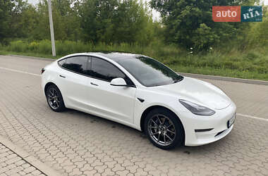Седан Tesla Model 3 2021 в 