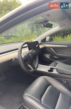 Седан Tesla Model 3 2021 в 