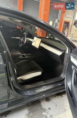 Седан Tesla Model 3 2022 в 