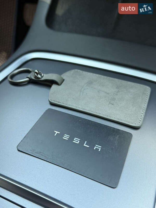 Седан Tesla Model 3 2021 в Дніпрі