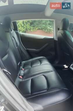 Седан Tesla Model 3 2019 в 