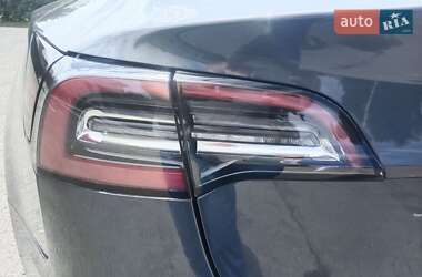 Седан Tesla Model 3 2019 в 