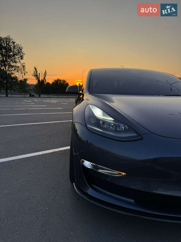 Седан Tesla Model 3 2023 в Києві