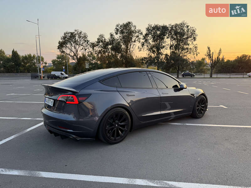 Седан Tesla Model 3 2023 в Киеве