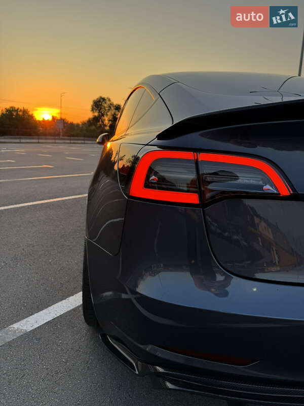 Седан Tesla Model 3 2023 в Києві