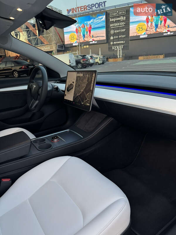 Седан Tesla Model 3 2023 в Киеве
