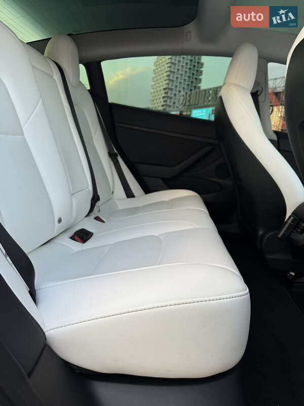 Седан Tesla Model 3 2023 в Киеве