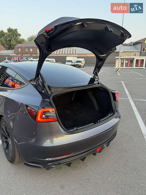 Седан Tesla Model 3 2023 в Киеве