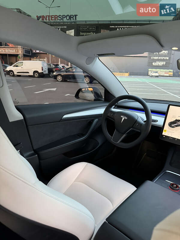 Седан Tesla Model 3 2023 в Киеве
