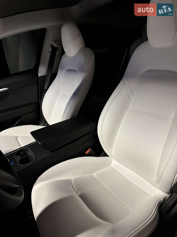 Седан Tesla Model 3 2023 в Киеве